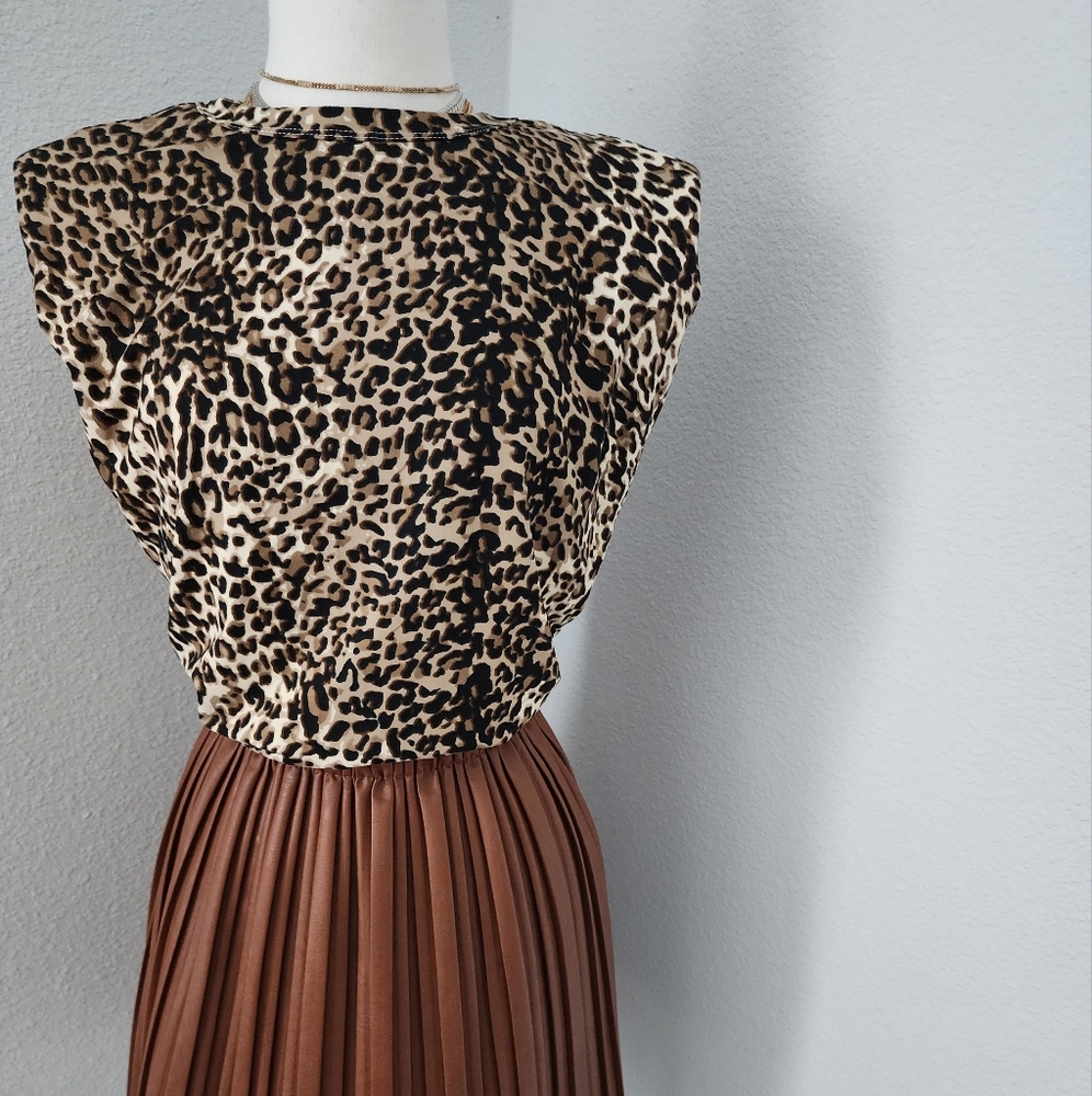 Padded Shoulder Animal Print Tee